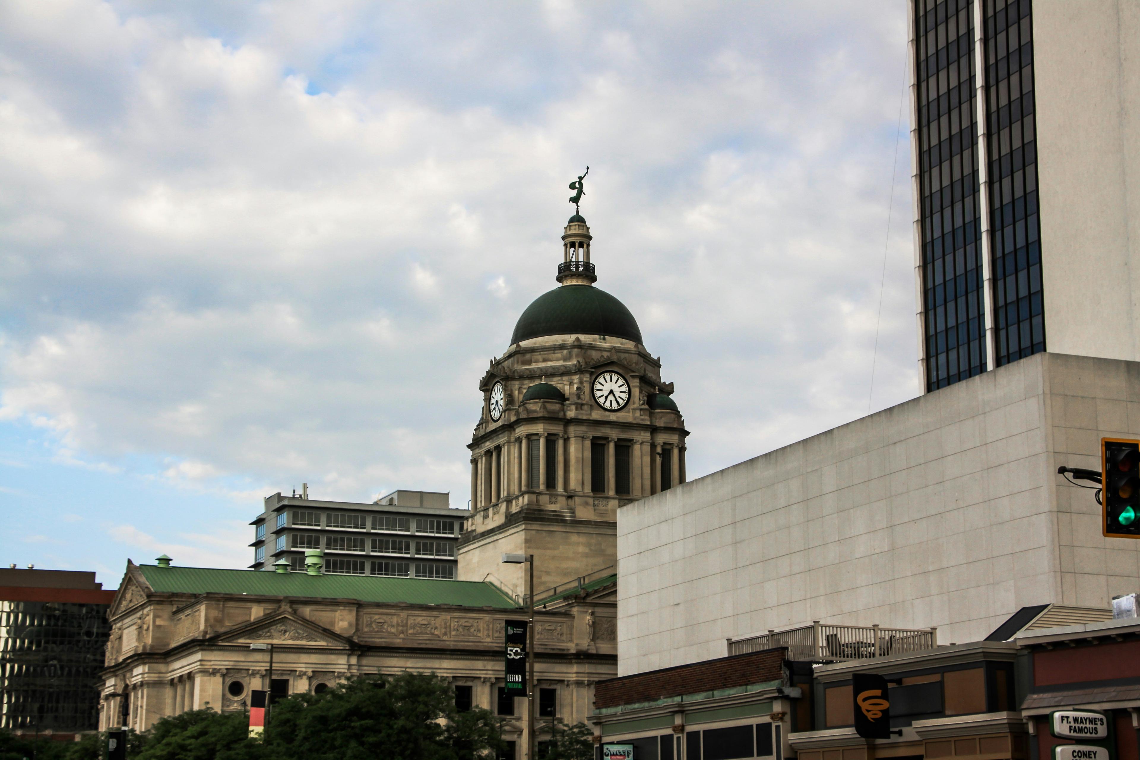 Downtown Fort Wayne, Indiana courthouse and skyline
